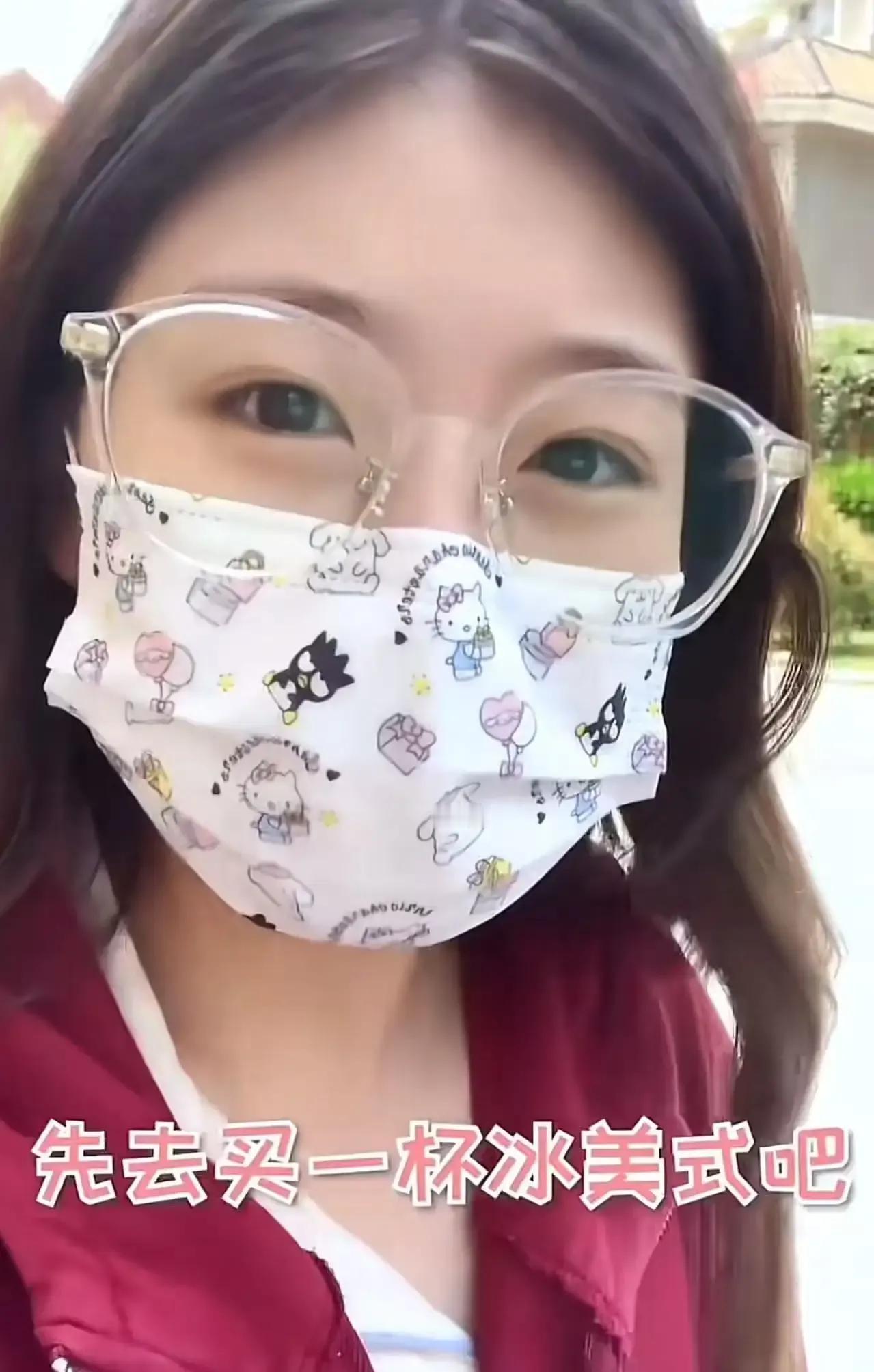 女大学生嫌2000生活费不够花，竟拍下每日消费清单给老妈看，这波操作让网友们集体