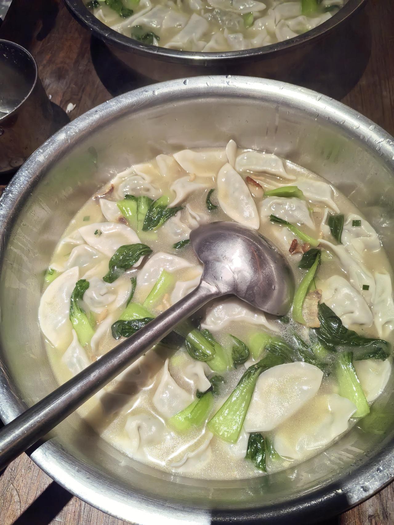 冬至大如年，人间小团圆！作为一枚厨师，今日晚餐的C位必须是饺子～别看饺子皮