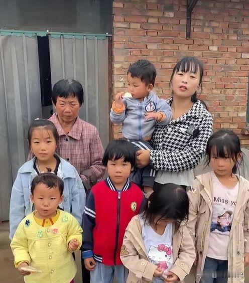 河南90后女子，22岁时如愿嫁给男友，生了2个孩子。一天夜里，丈夫突然从床上坐起