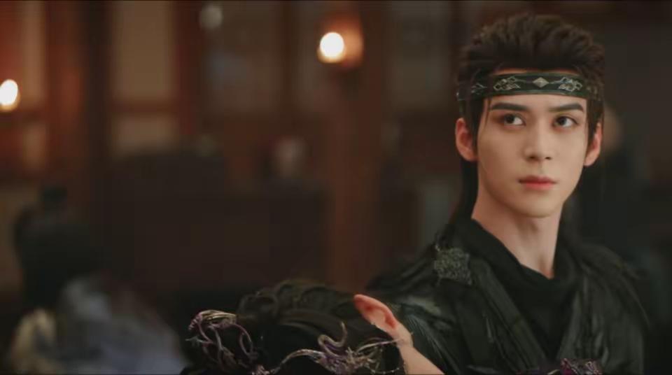 本冲着龚俊追《暗河传》，却被24岁新人章时安狠狠惊艳了。他演的唐怜月是天启玄武使