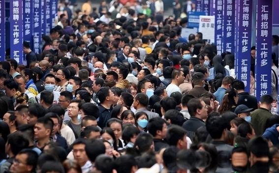 不出意外的话，未来十年，一场规模空前的人口大迁徙正在中国上演，将近一半的中国人会