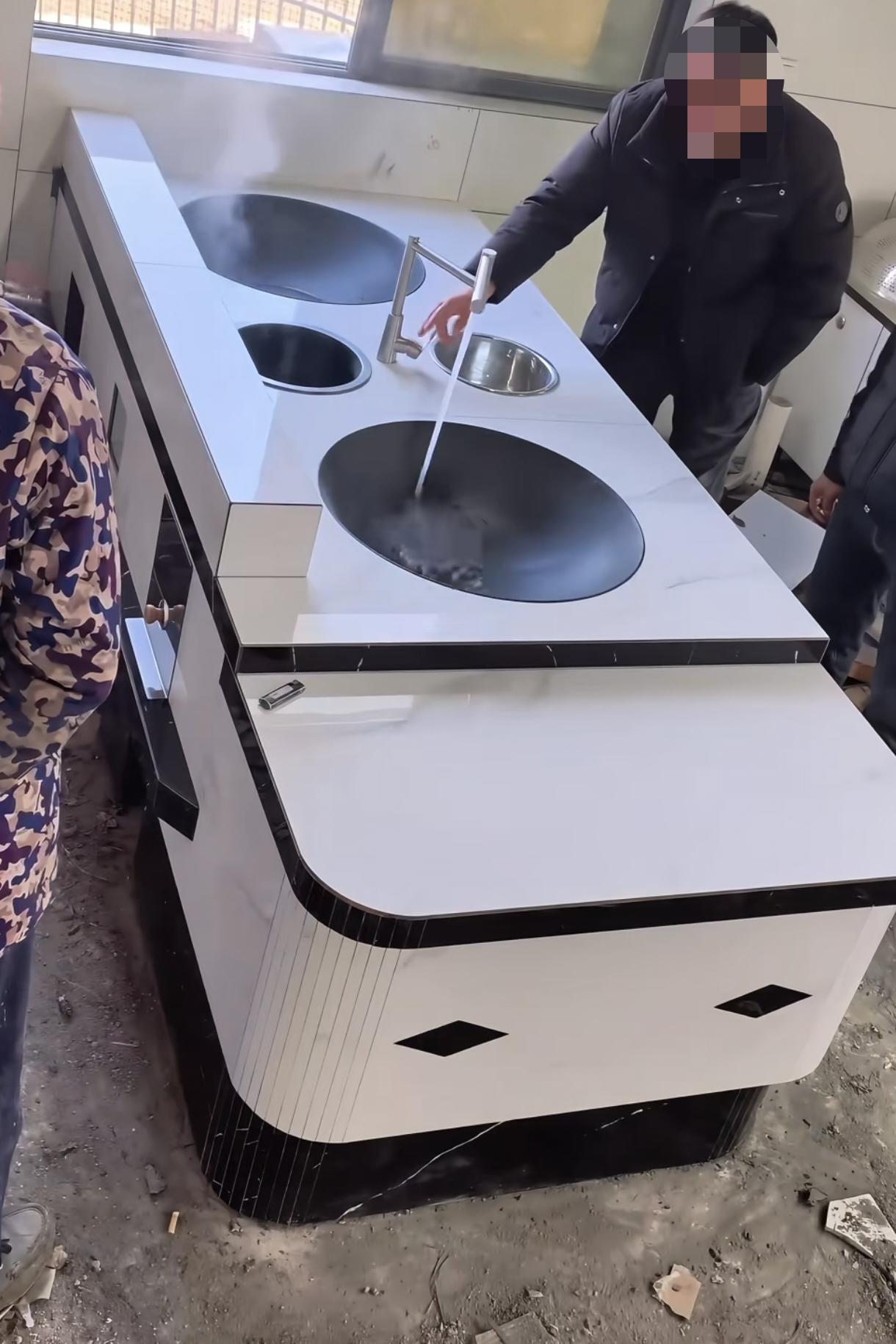 柴火灶美观大方，有两个疑问，这个给水管天天在这个高温环境下能用多久？目测就是PP