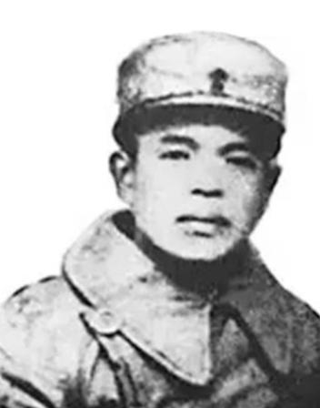 1950年，肖华奉命调往北京，在赴任路上，他看到一名香烟小贩，顿时脸色大变：这不