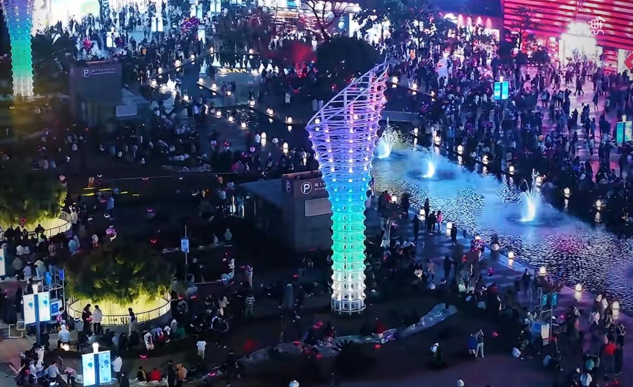 我觉得不用讨论哪里是宁波的市中心了，因为今天晚上的跨年活动，已经给出答案了。现在