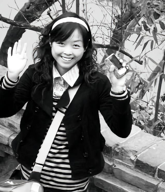 2008年，四川一21岁女老师被埋进废墟，救援人员赶到时，发现她的身体下面，正死