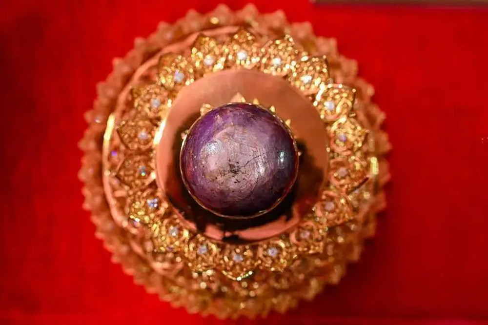 重逾3500克拉、估价超3亿美元, 斯里兰卡紫星蓝宝石亮相