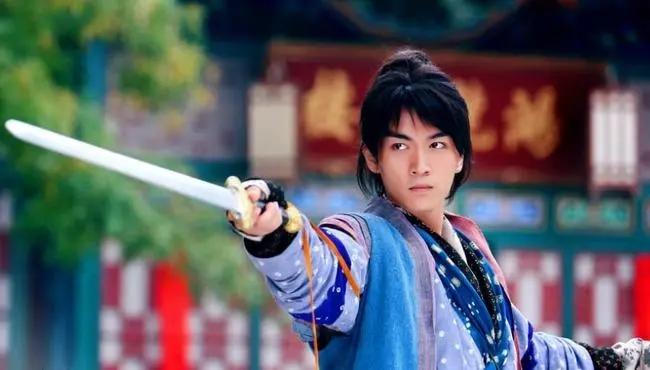 张无忌作为《倚天屠龙记》的男主角，其武学配置堪称金庸武侠体系中的天花板级存在。他