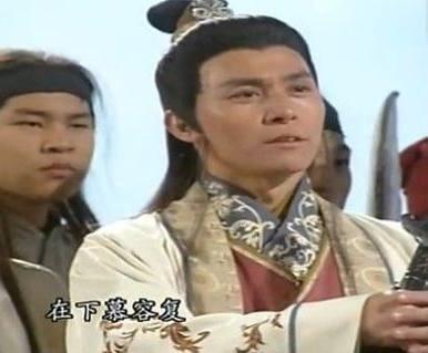 看了天龙八部，觉得慕容复交朋友的方式是真的成问题啊。天龙八部三个男主，他都是有机