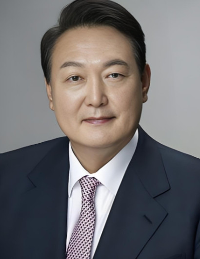 2年前的尹锡悦怕是怎么也没想到，自己2年后想吹个空调都成了奢望了。眼下，尹锡悦处
