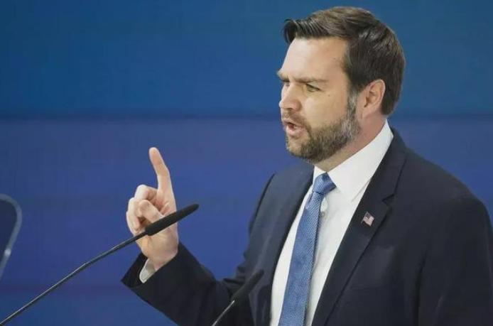万斯曾公开说过一句极扎美国心窝子的话：苏联解体以后，美国人以为自己的世界第一已经