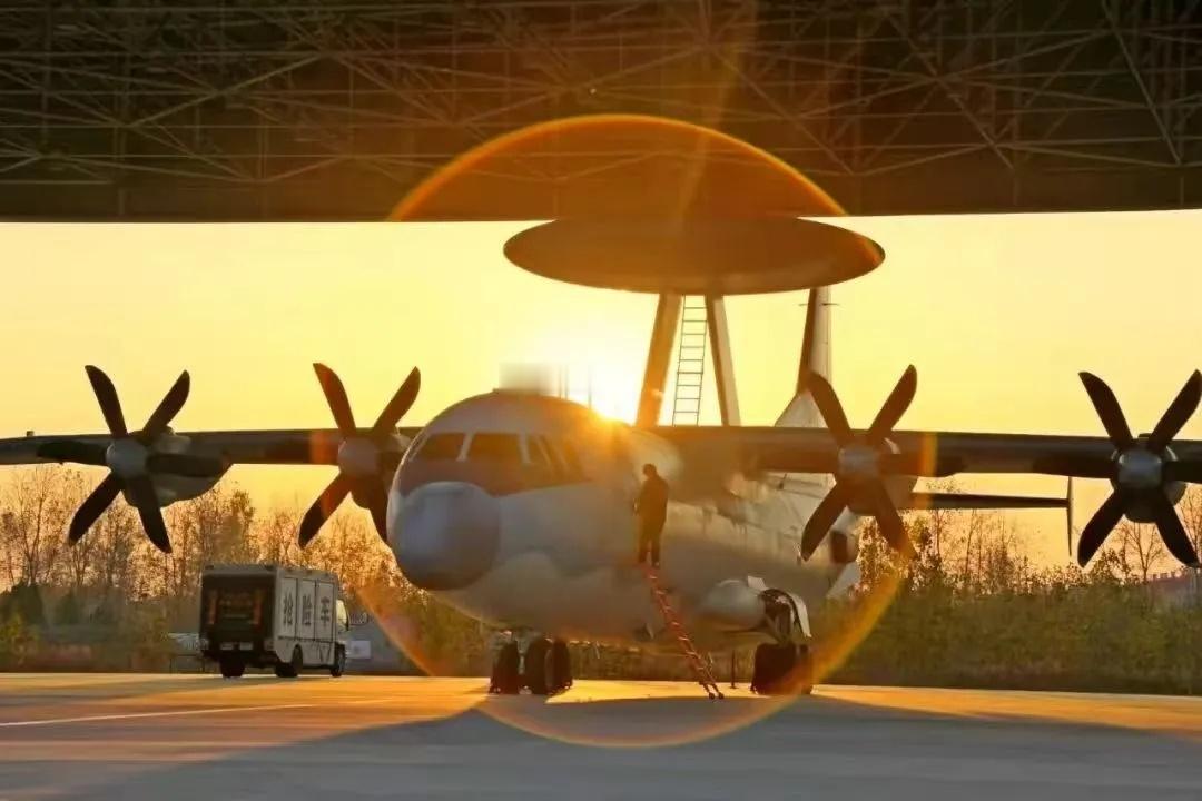 12月19日，随着本年度最后一架飞机顺利完成交付，陕飞全面完成2025年度科研生