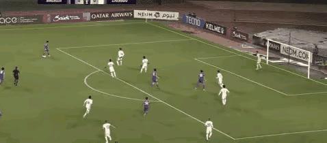 没有一次像样的进攻，没有一脚像样的射门，整场比赛没有一点可阅读的内容，这样的教练