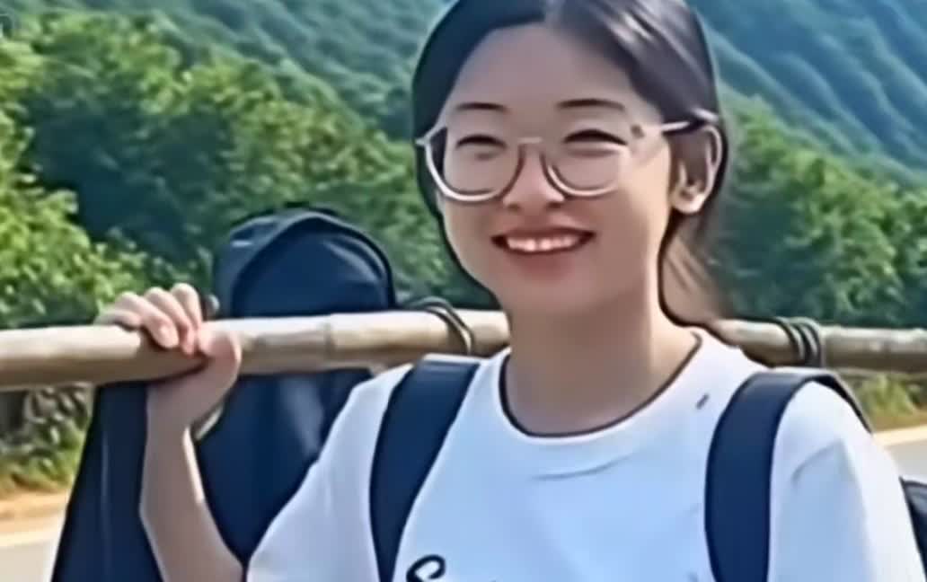 扁担女孩发声了！这次不一样的是她把镜头对准了叔叔阿姨爷爷奶奶们说：谢