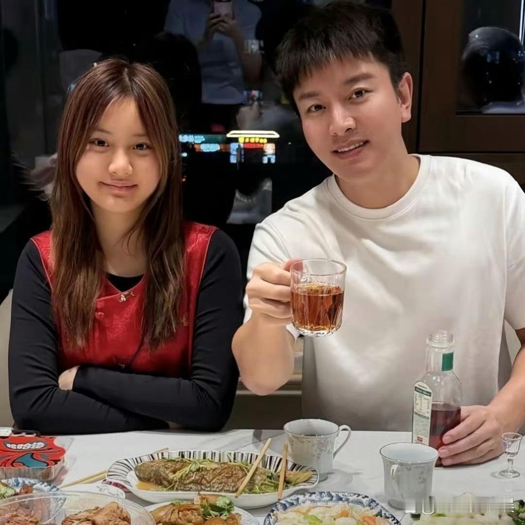 贾乃亮和甜馨这一桌子东北菜看着真好吃​​​​