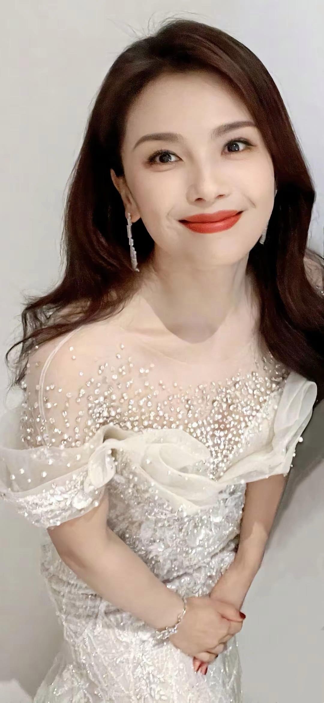 刘涛的气质太绝了，温婉大气又自带气场，妥妥的氛围感气质美女，越品越有味道