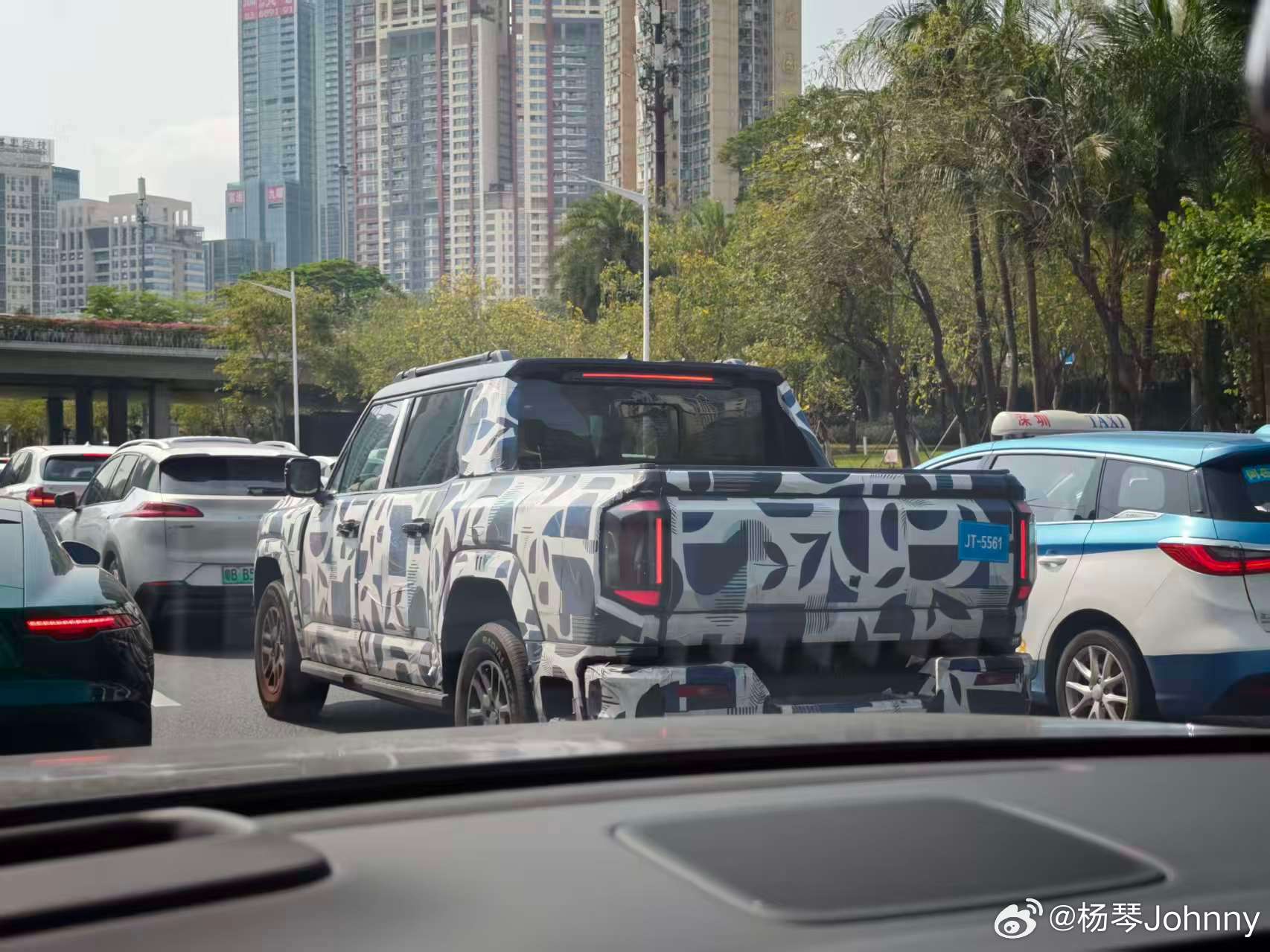 偶遇伪装皮卡路试，睡知道皮卡这是什么品牌？深圳
