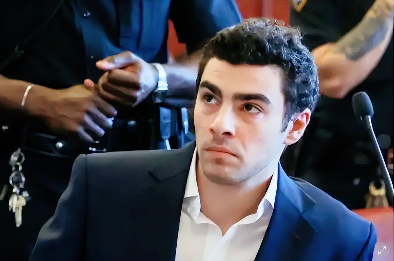 美国那起轰动全国的保险CEO被杀案，出了个大反转，法官直接把能嫌疑人路易吉判死刑