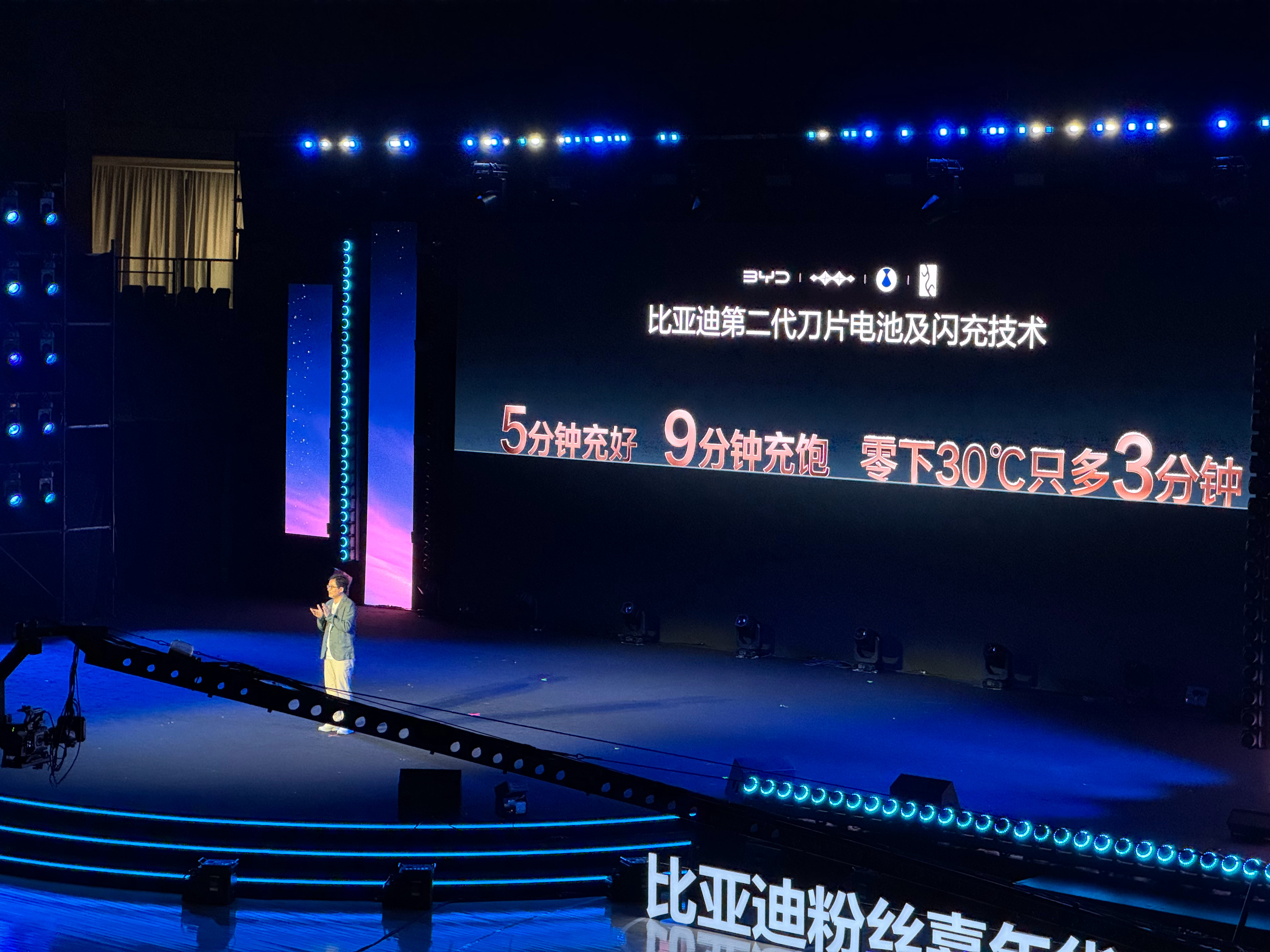 月底高速闪充2000座到位！​​​