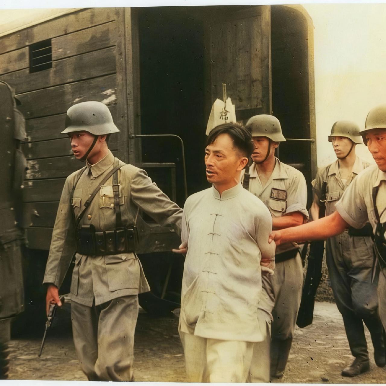 1949年上海解放前夕，国民党上海驻军司令部第六调查局军统六处上校齐蔡瑜，因“外