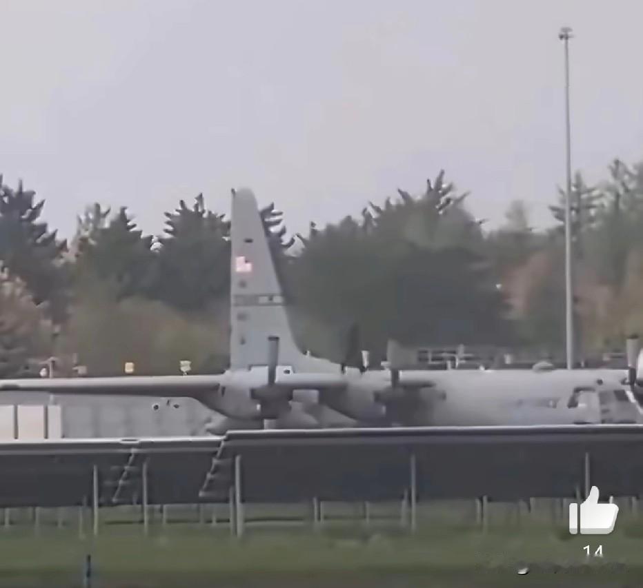 哈哈哈，又一架老美的军机受损，看到这条新闻实在是绷不住了。[捂脸哭][捂脸哭][捂脸