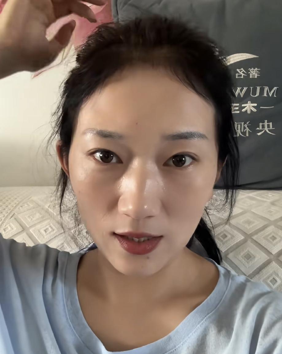林丽给娘家爸过生日娘家屋里有些杂乱！！1句话刷屏林丽留言区林丽回到天津也