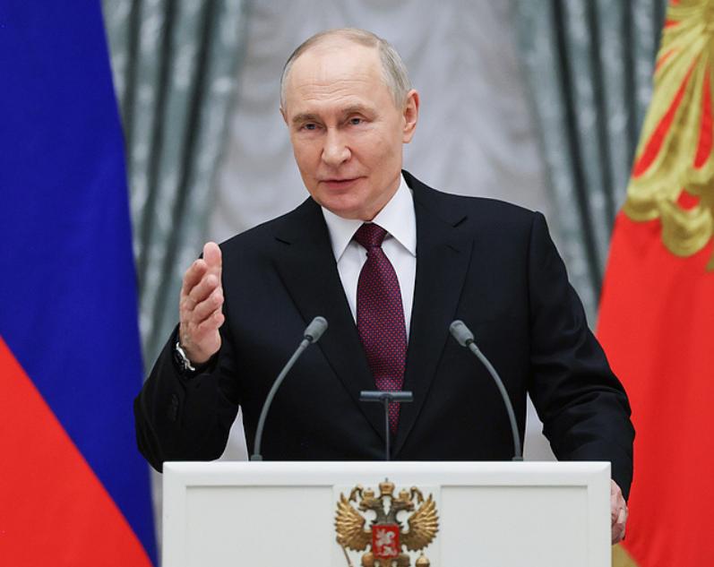 3月24日俄新社消息，俄罗斯总统普京在莫斯科主持召开经济问题会议，宣布俄罗斯年度