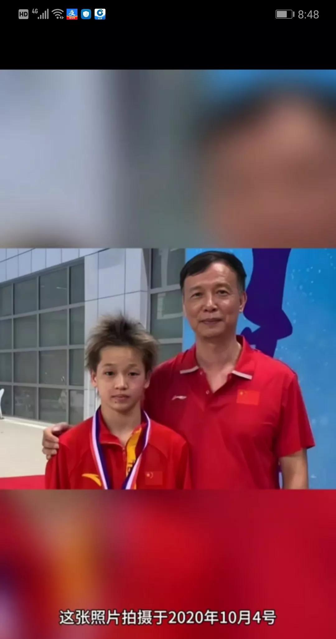 何威仪与全红婵何威仪是全红婵的恩师2018年3月，何威仪在广东省跳水队大集训