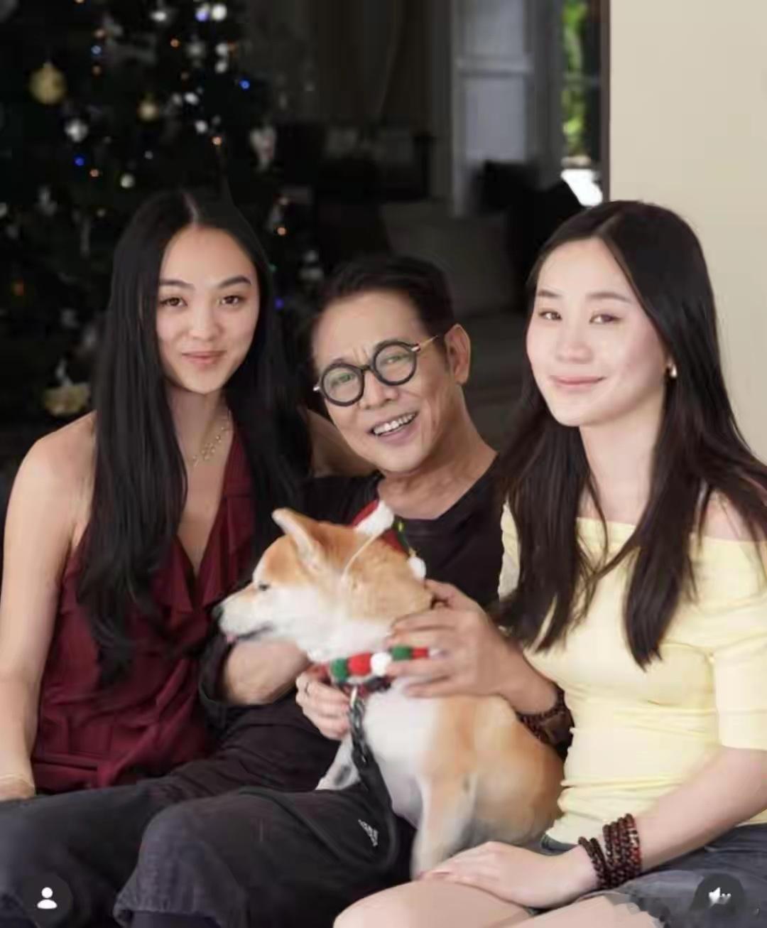 63岁李连杰父亲节晒父女合照，四个女儿全部出镜，长女长得像前妻！