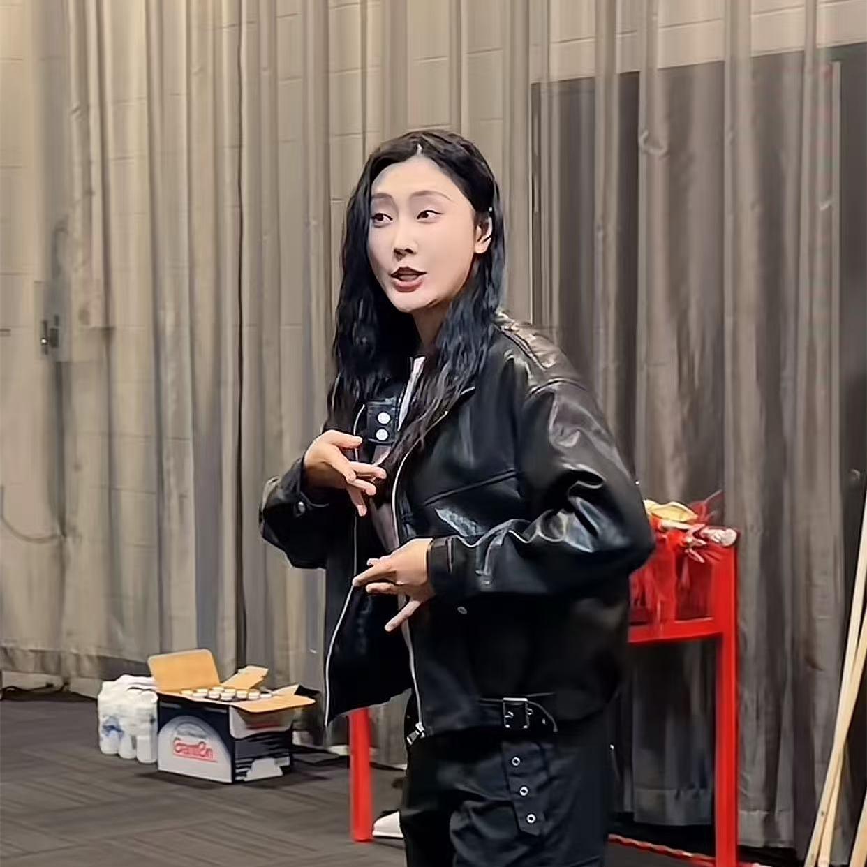 胡嘉博墨尔本演出，晒排练花絮，又被黑粉盯上！德云社胡嘉博晒出了墨尔本演出前，大家