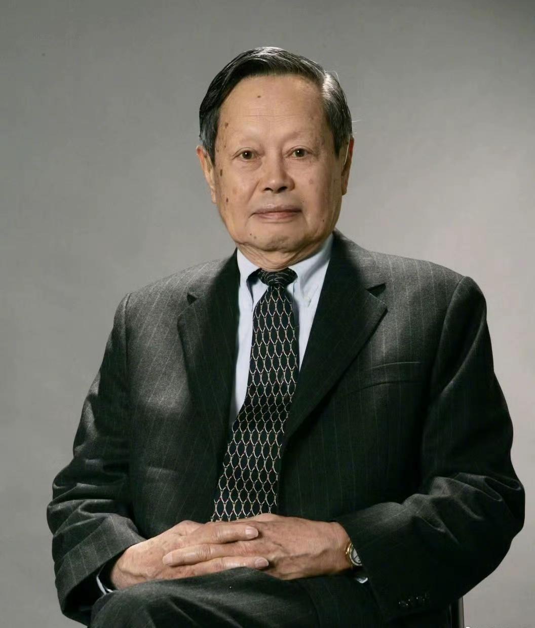 物理学家杨振宁于2025年10月18日逝世，如何评价他的一生？你有哪些想说的话？