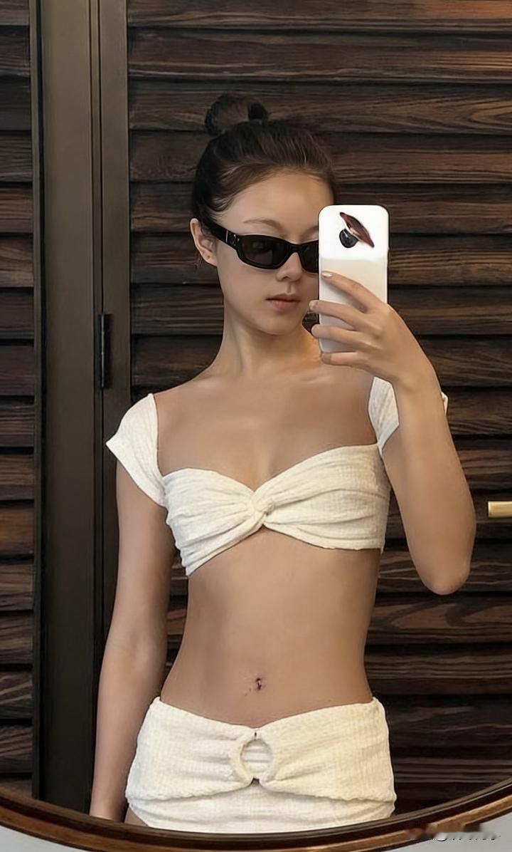 赵今麦作为一名00后的童星，如今看来也已经长大了。我个人认为她是从《开端》开始火