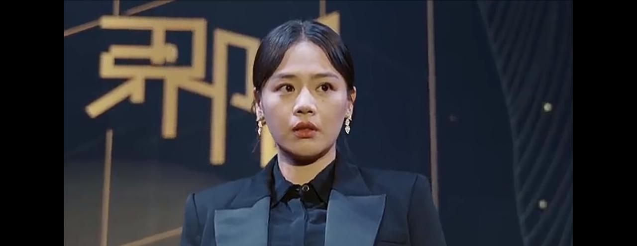 你见过最高明的权力游戏吗？不是明争暗斗，而是让所有人主动走进你画好的圈。最近