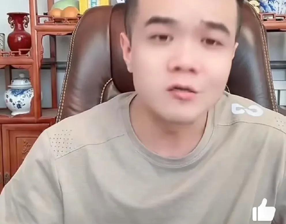 小胖说牌牌琦、阿保这些人谁都拿不出来40个亿！粉丝问说牌牌