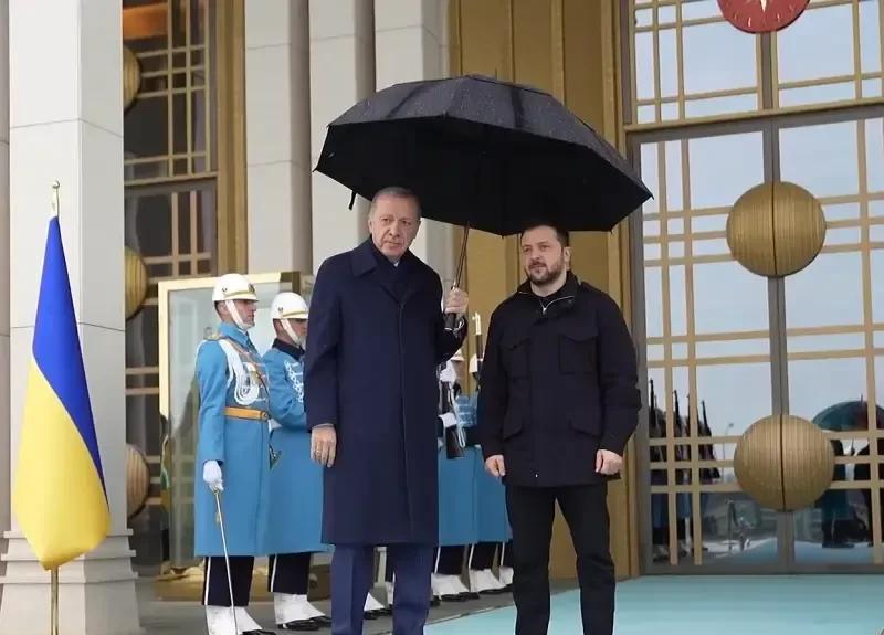 俄罗斯宣称，乌克兰需要一位合法领导人签署和平协议，泽连斯基的签名无效。想和就换