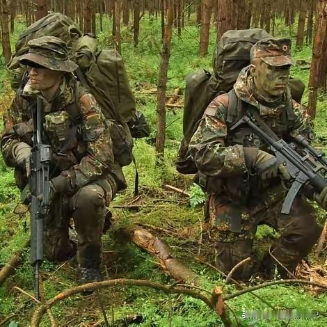 该说不说，德国的军队迷彩在世界来说，也是相当可以的。德国现在逐步淘汰斑纹迷彩，