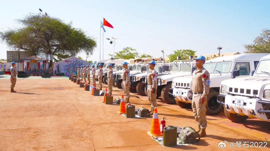 81班机？联合国联阿安全部队装备核查组对中国第六批赴阿卜耶伊维和直升机分队开展第