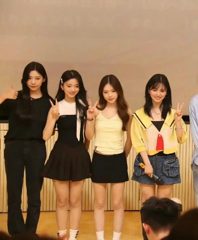 都说沈月是普女，但她合照没输过