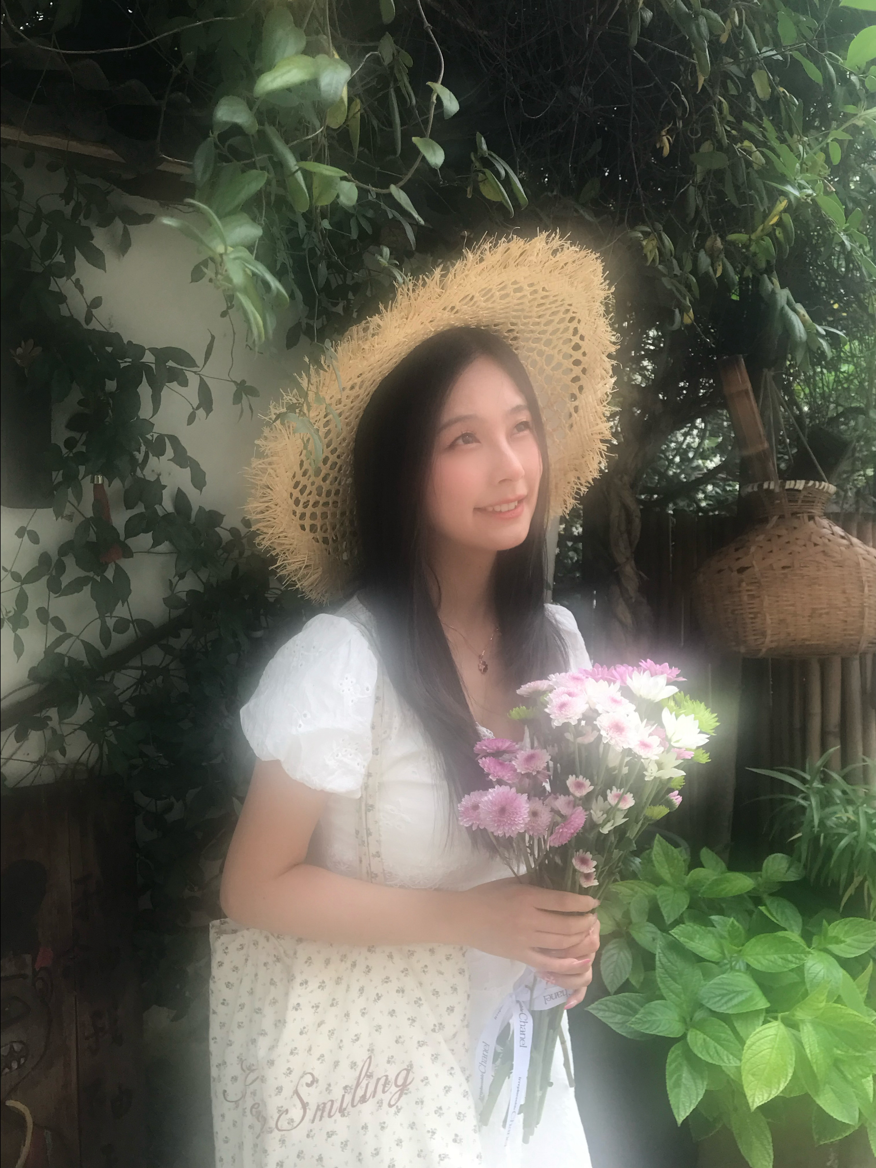 亲爱的你要像欣赏花一样欣赏自己
