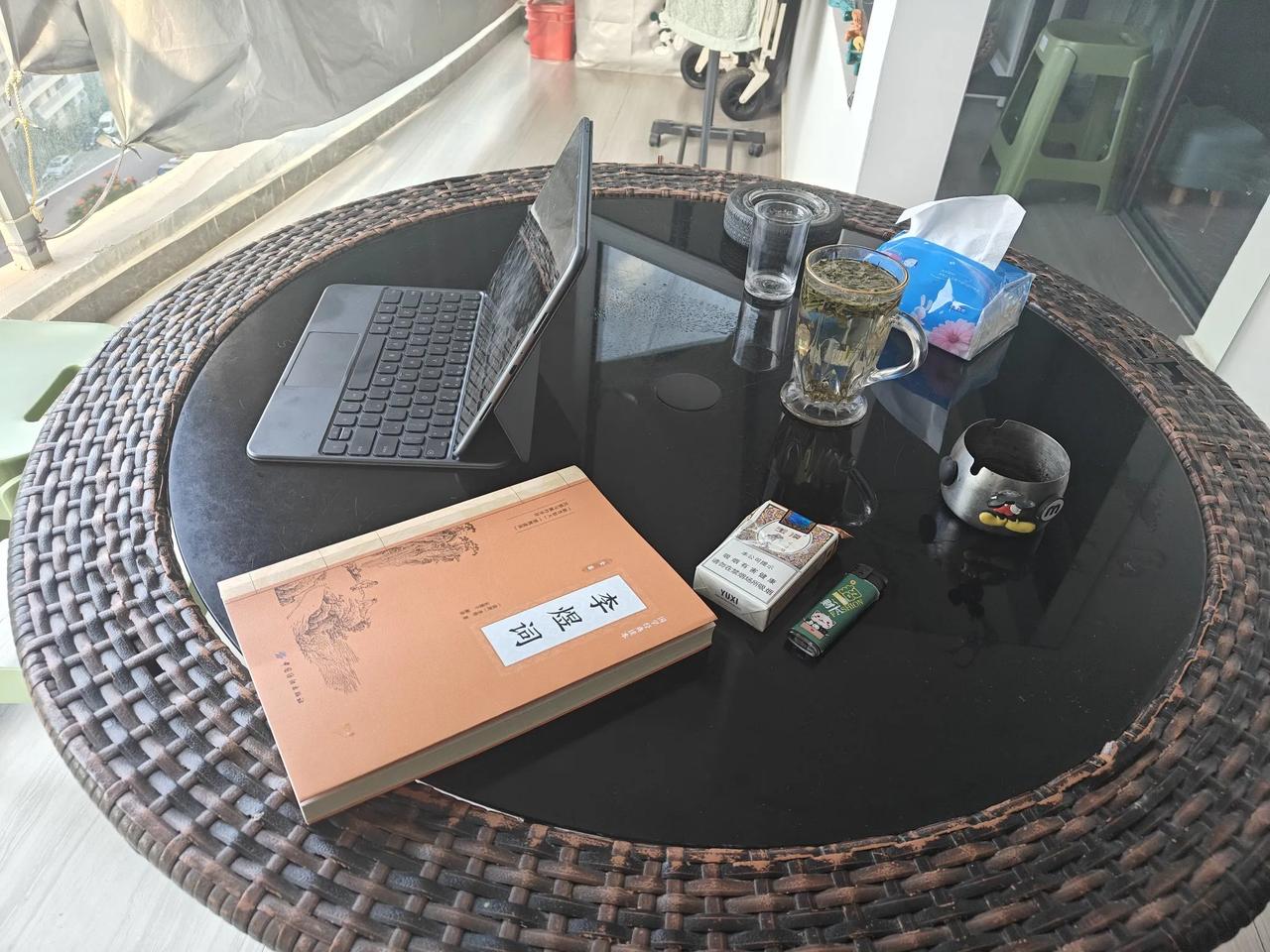 按理说，小说应该越写约好，但是，我们发现没有？几百年来，还没有一个作家的作品能超