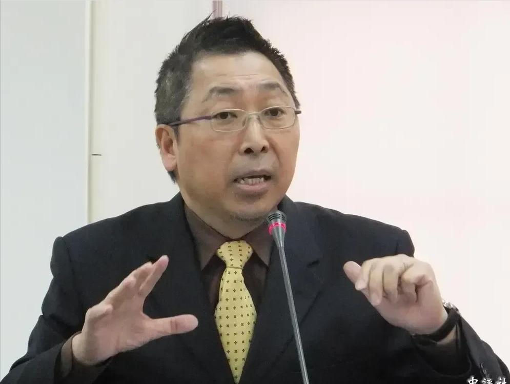 🌙台湾名嘴唐湘龙说:有人问这次郑丽文到大陆为什么没有铺红毯迎接？这是因为台湾和