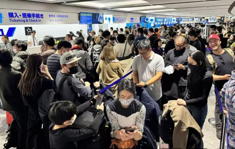 抢马桶盖疯，抢回国机票慌，当初不听劝的你花5倍钱转3趟机回家，这趟日本之旅值吗