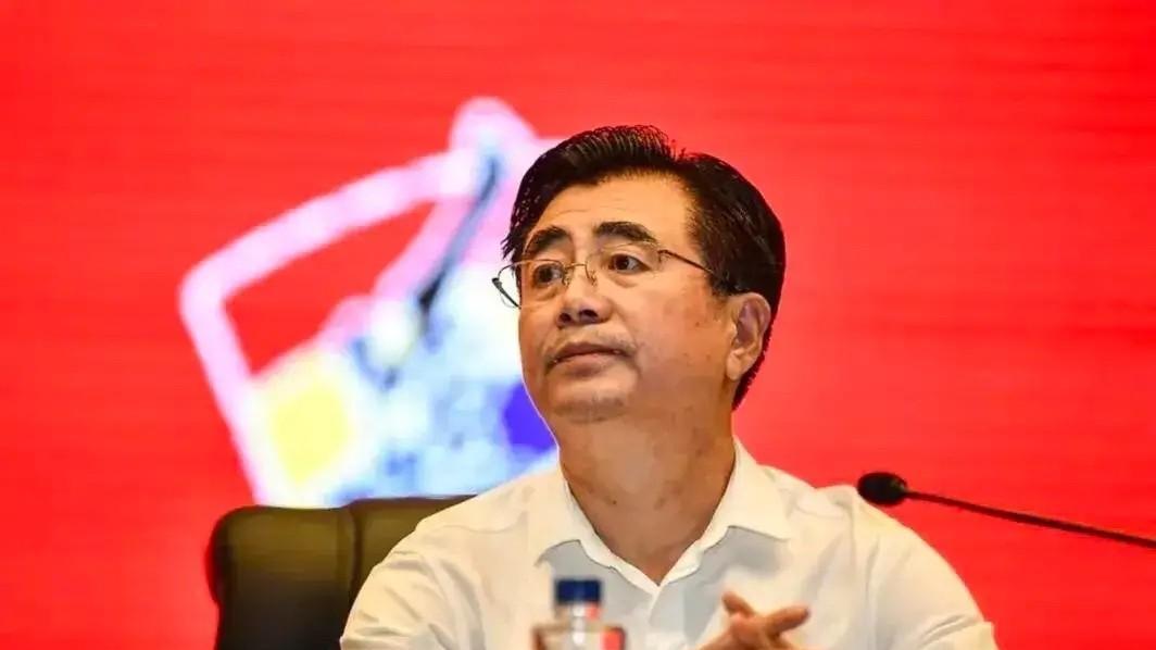球迷们不能再抵制下去了！再抵制足协就没钱请外教了…再抵制足协领导都得下课了…