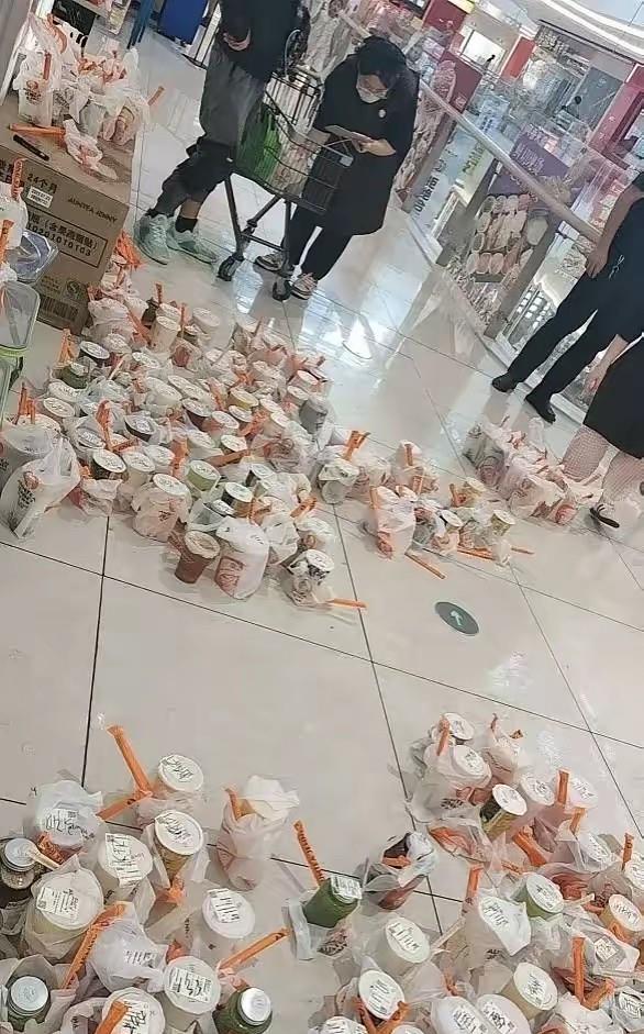 点了一杯奶茶，四个小时了还没送到，打电话给骑手，他给我发了个照片说还没找到