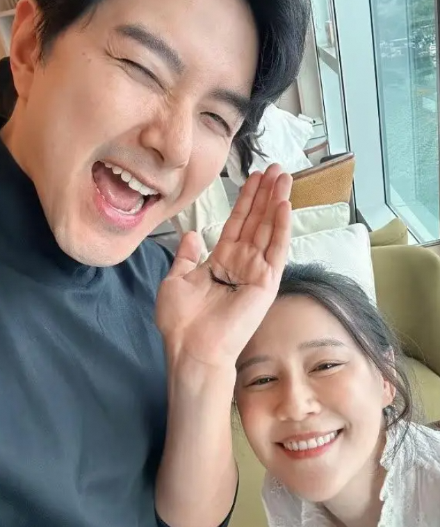 黄翠如晒幸福萧正楠为儿剪发成