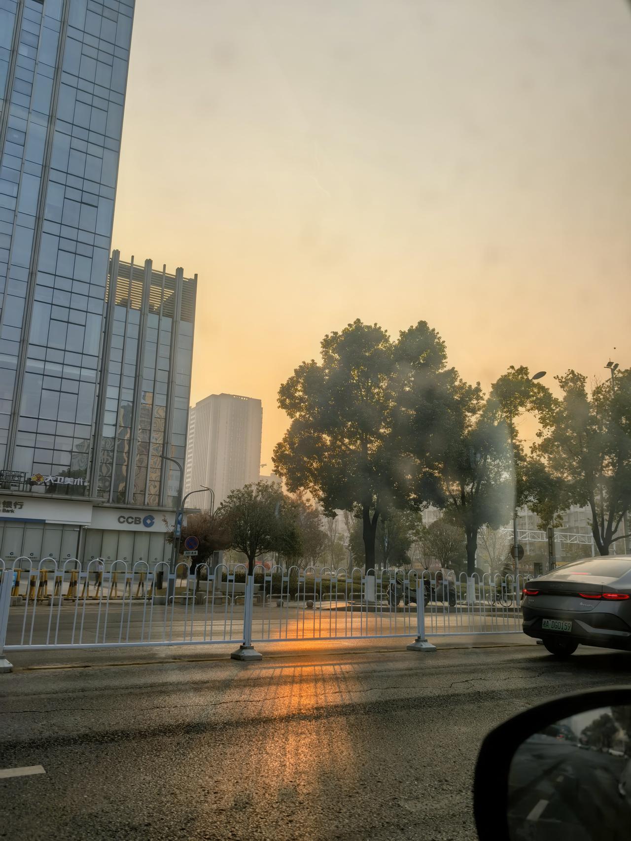 农村老人得了重病，亲戚朋友应不应该扎堆去看望？2019年，母亲患癌，她的弟弟妹妹