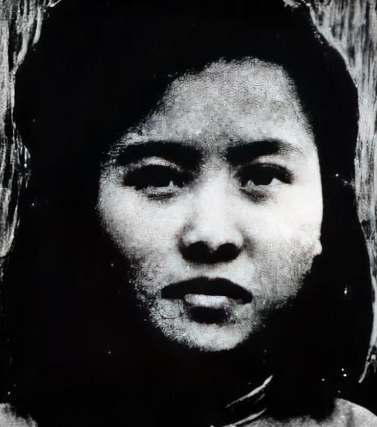 1948年4月，女教师朱世君在宿舍被军统特务以“反动罪名”逮捕，在押送往渣滓洞的