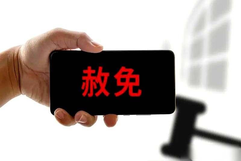 山东车库成生死牢，"亲密时刻"锁住呼吸，三小时沉默后再无声响那天晚上，地下车库
