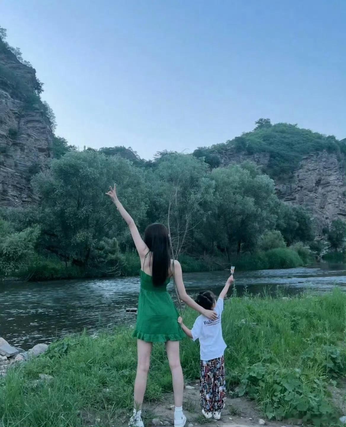 和女儿处成闺蜜，真的很羡慕大福小朋友孙怡女儿都这么大了​​​