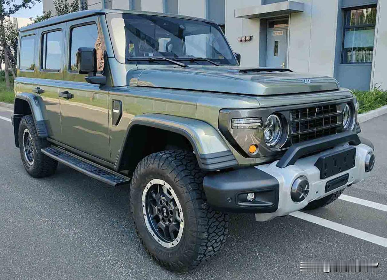 北京汽车212柴油越野乘用车来了。这台车的长4749毫米，宽1945毫米，高