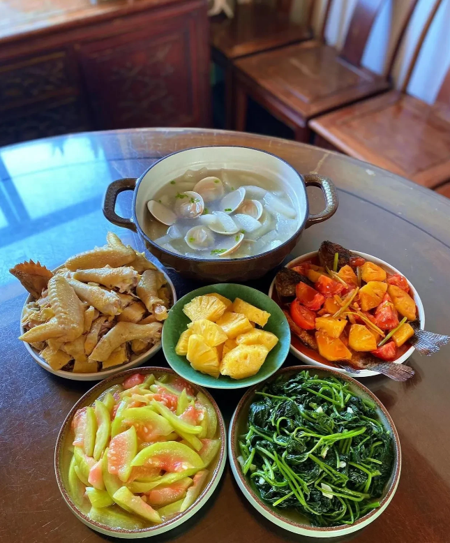 这一桌菜系，谁知道属于哪里的特色菜？